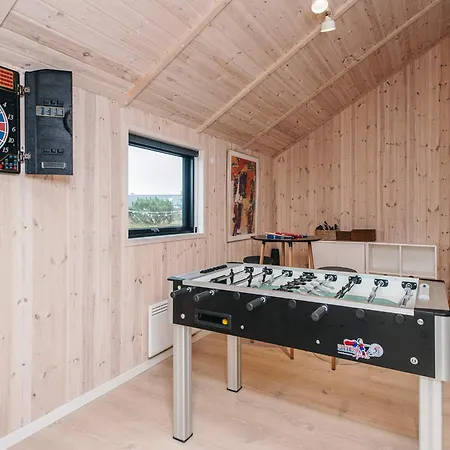 Vakantiehuis Spacious In With Sauna